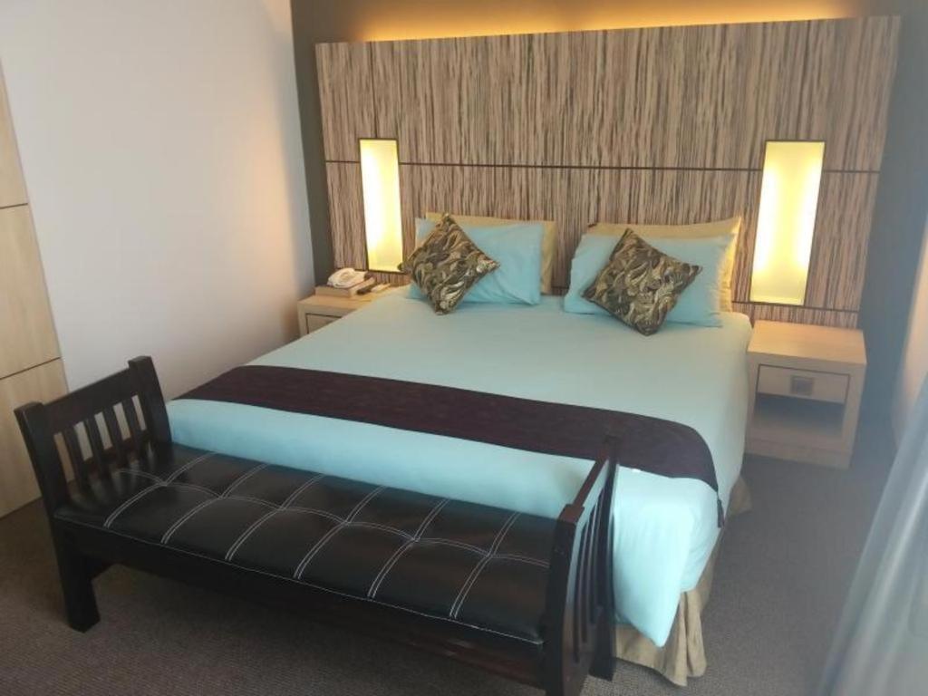 Grand Medallion Hotel Кучинг Экстерьер фото