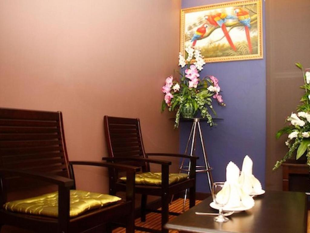Grand Medallion Hotel Кучинг Экстерьер фото