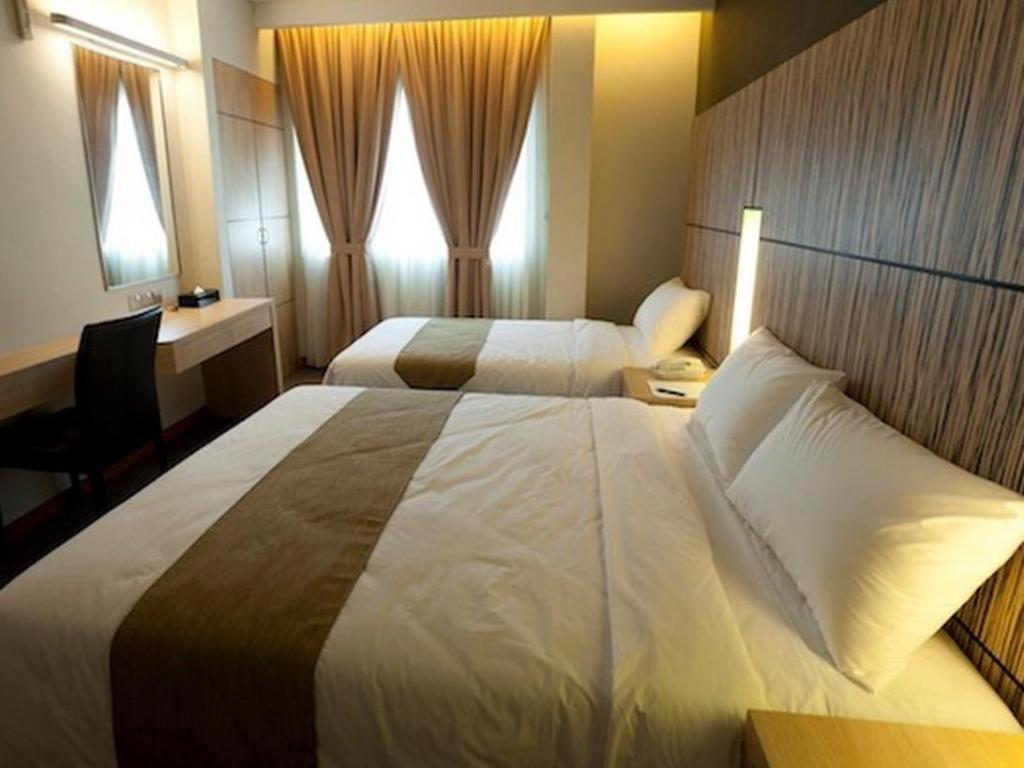 Grand Medallion Hotel Кучинг Экстерьер фото