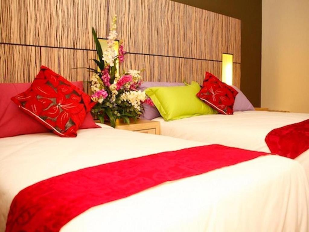 Grand Medallion Hotel Кучинг Экстерьер фото