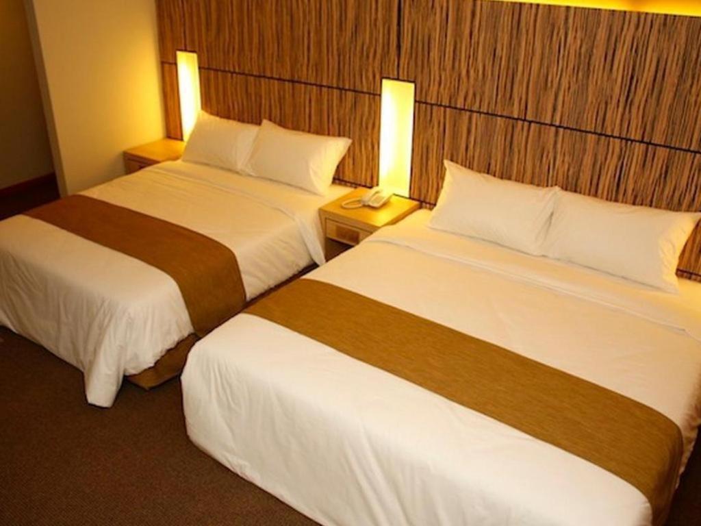 Grand Medallion Hotel Кучинг Экстерьер фото