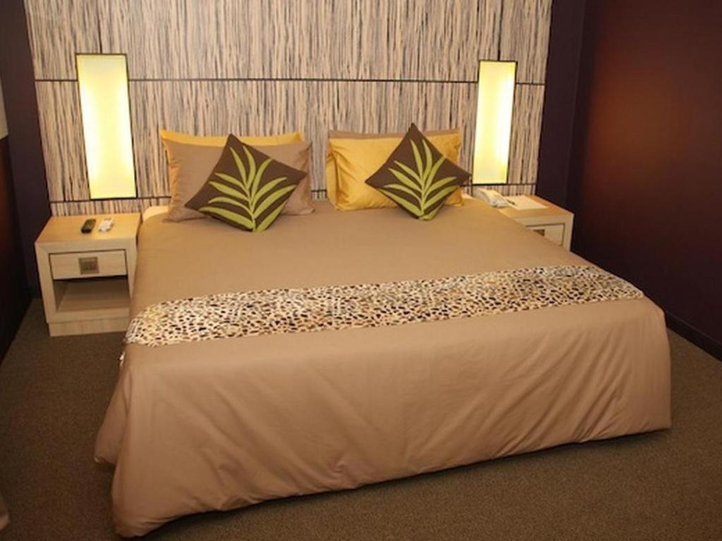 Grand Medallion Hotel Кучинг Экстерьер фото