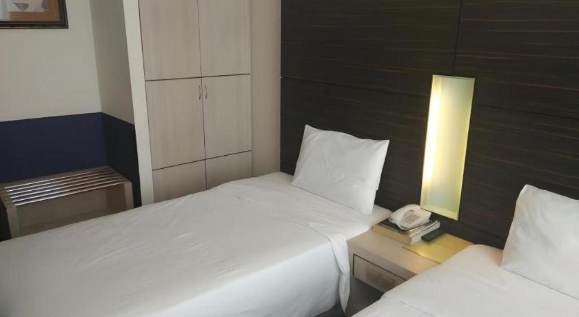 Grand Medallion Hotel Кучинг Экстерьер фото