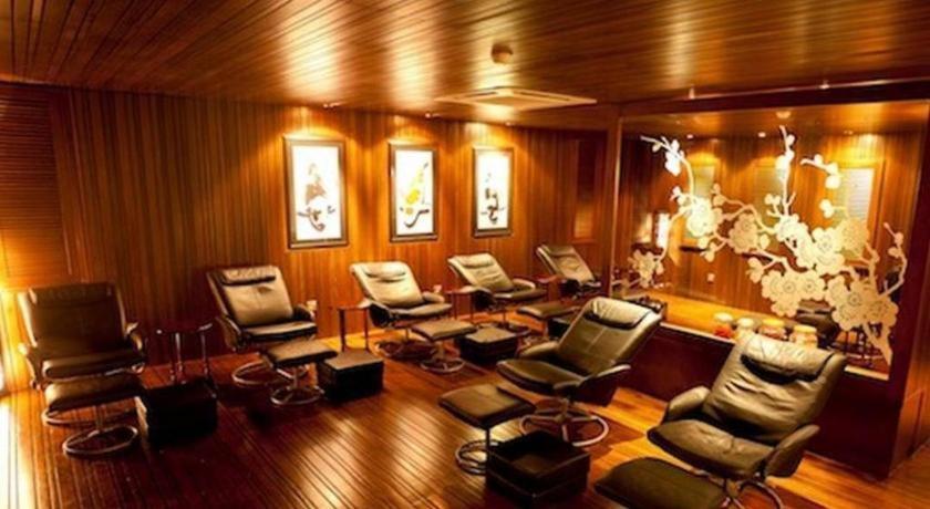 Grand Medallion Hotel Кучинг Экстерьер фото