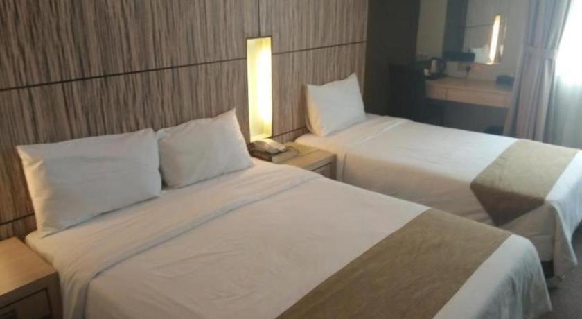 Grand Medallion Hotel Кучинг Экстерьер фото