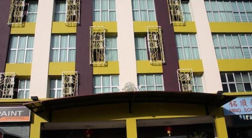 Grand Medallion Hotel Кучинг Экстерьер фото