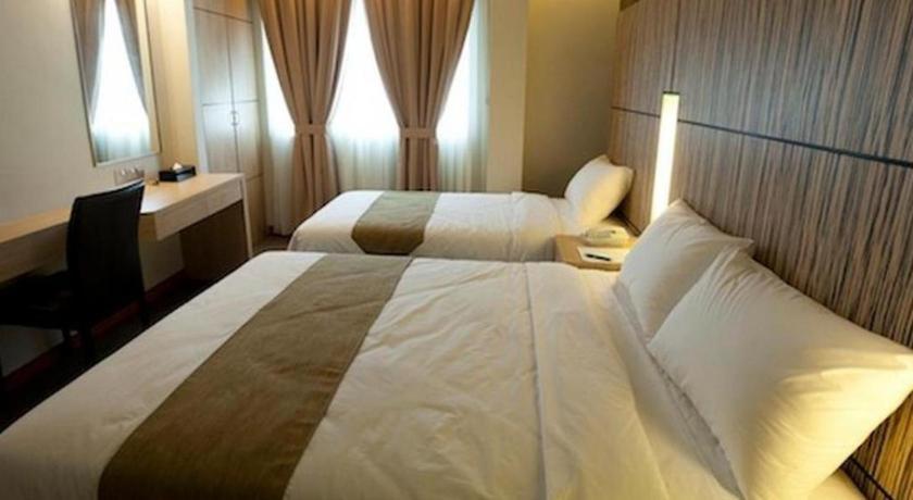 Grand Medallion Hotel Кучинг Экстерьер фото