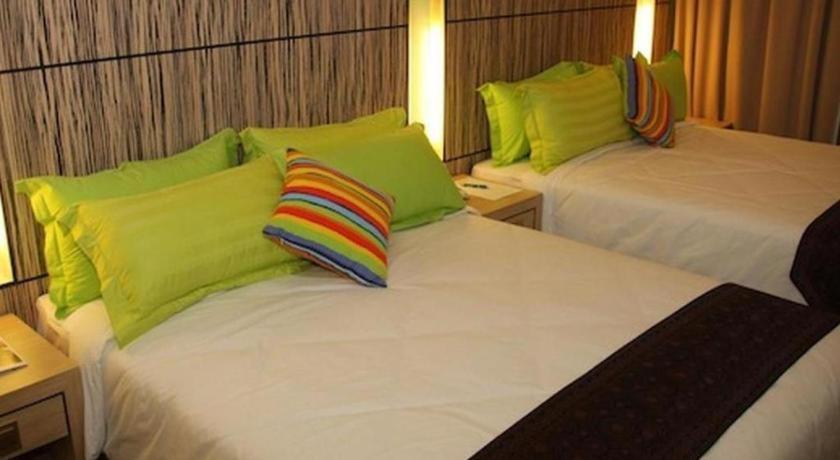Grand Medallion Hotel Кучинг Экстерьер фото