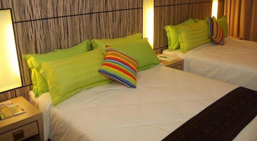 Grand Medallion Hotel Кучинг Экстерьер фото