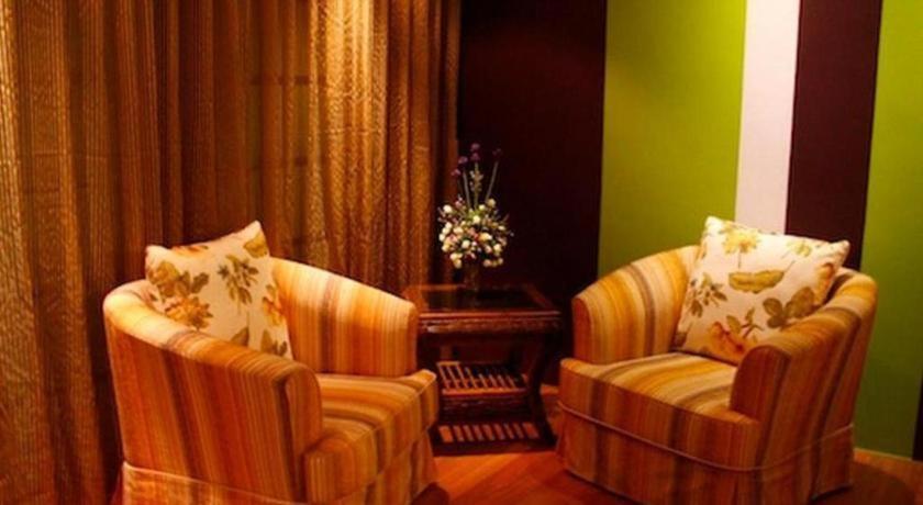 Grand Medallion Hotel Кучинг Экстерьер фото