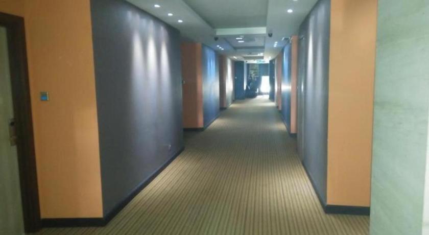 Grand Medallion Hotel Кучинг Экстерьер фото