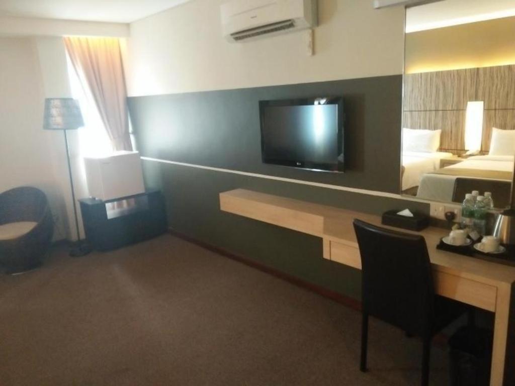 Grand Medallion Hotel Кучинг Экстерьер фото