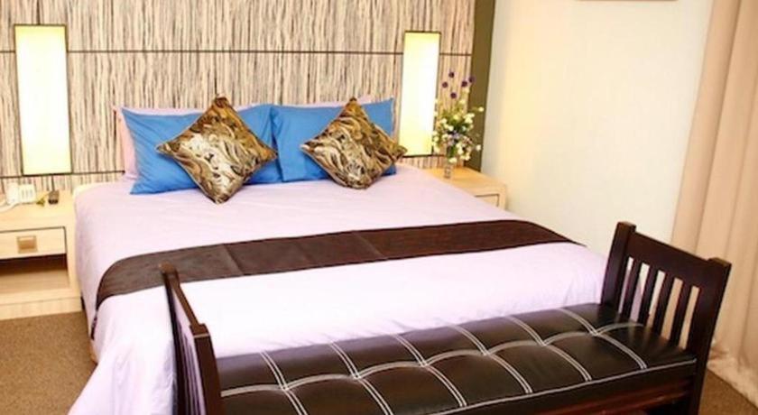 Grand Medallion Hotel Кучинг Экстерьер фото