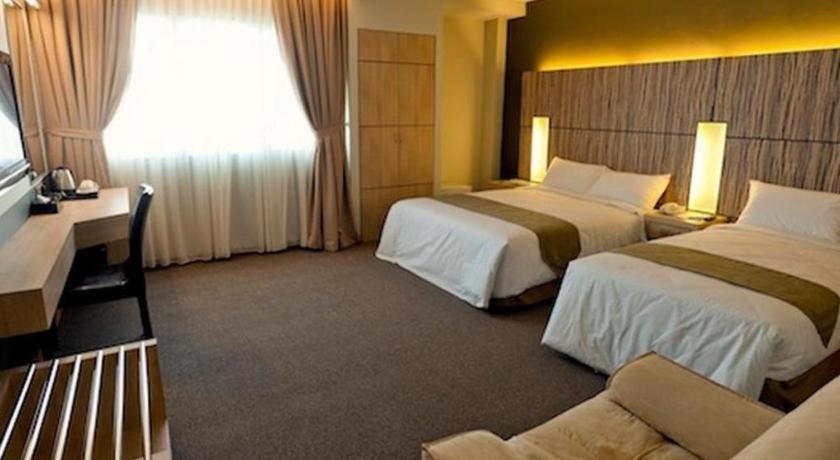 Grand Medallion Hotel Кучинг Экстерьер фото