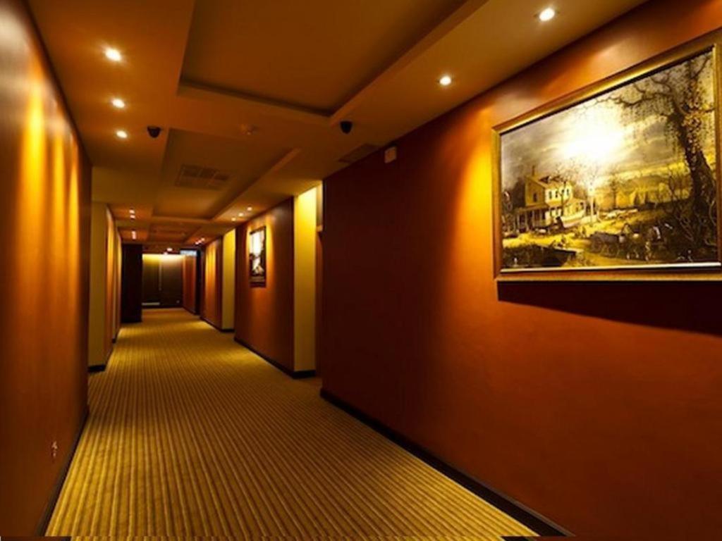 Grand Medallion Hotel Кучинг Экстерьер фото