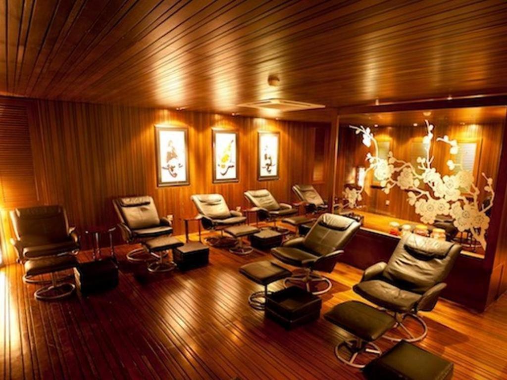 Grand Medallion Hotel Кучинг Экстерьер фото